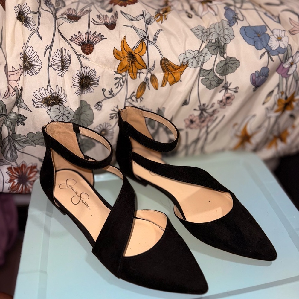 Jessica Simpson Black Flats Timeless Design